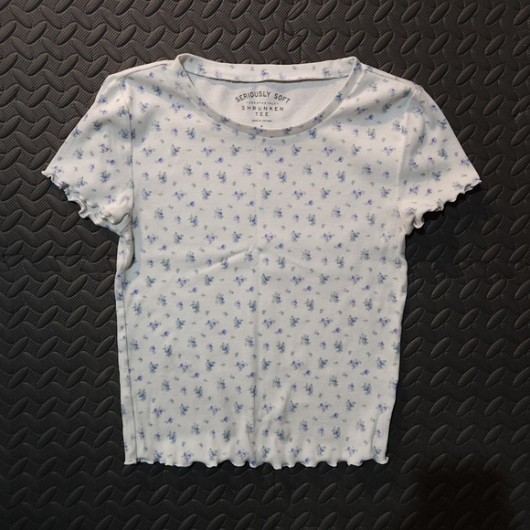 Aeropostale Women's Tops Bundle lot of 4 Size Medium - Picture 2 of 5